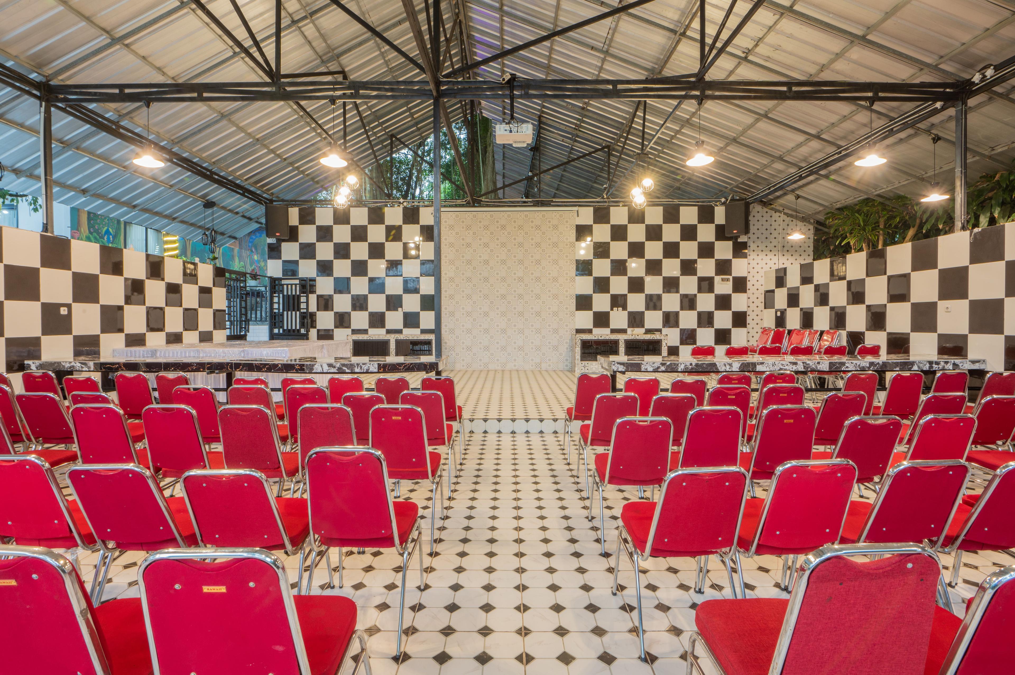 Web Lounge Fasilitas